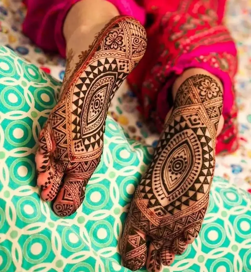 Captivating & Bewitching Feet Mehndi Designs for all Modern Brides